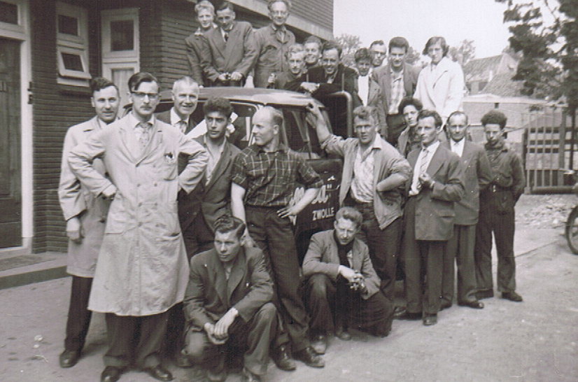 1956 - De eerste Tempo vrachtwagen van Unica aan de Brink in Zwolle