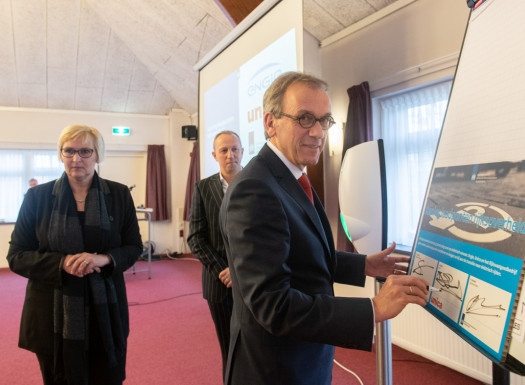Unica en Rijksvastgoedbedrijf contractondertekening John Quist
