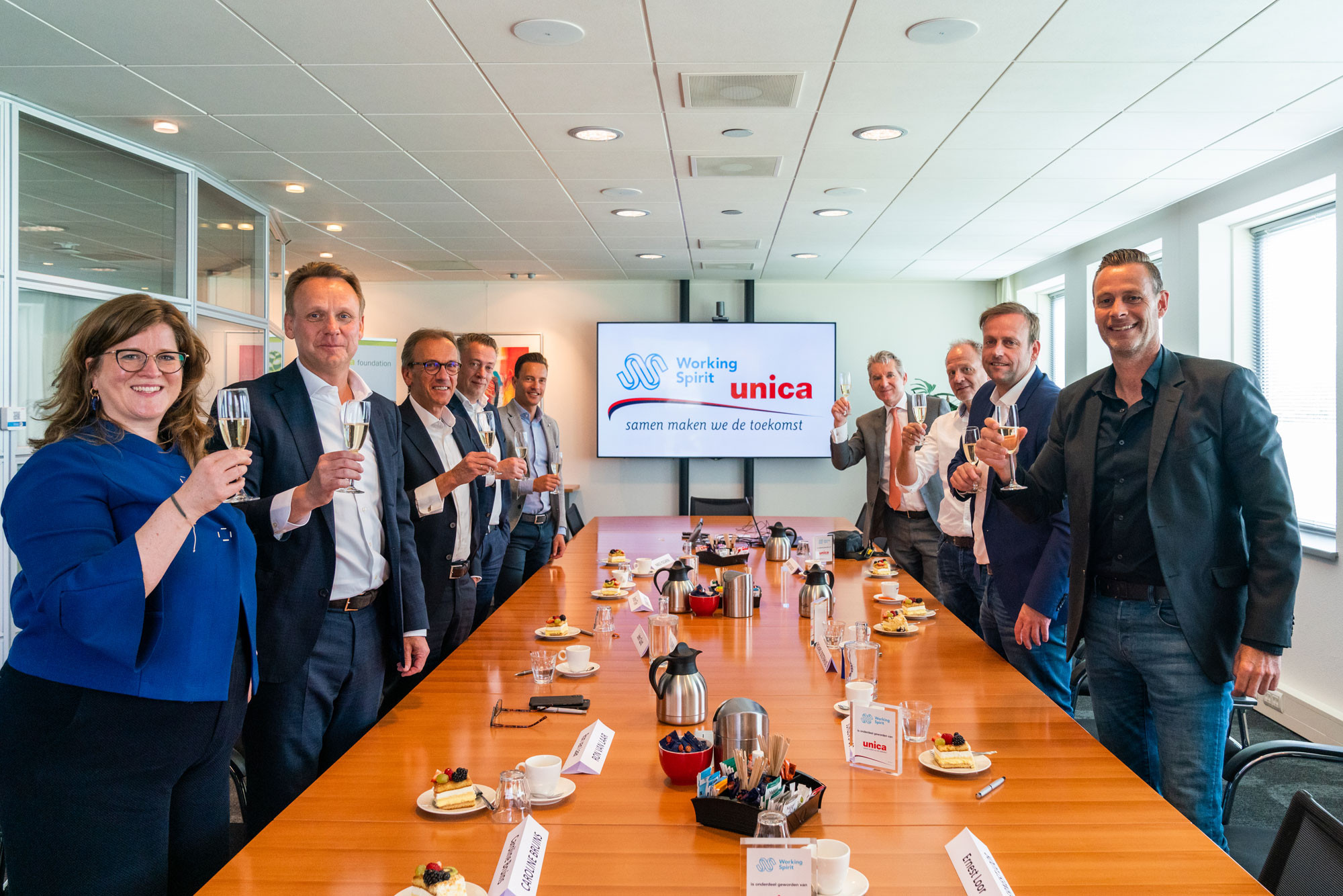 Unica neemt Working Spirit over - Alle betrokkenen toasten op de nieuwe samenwerking