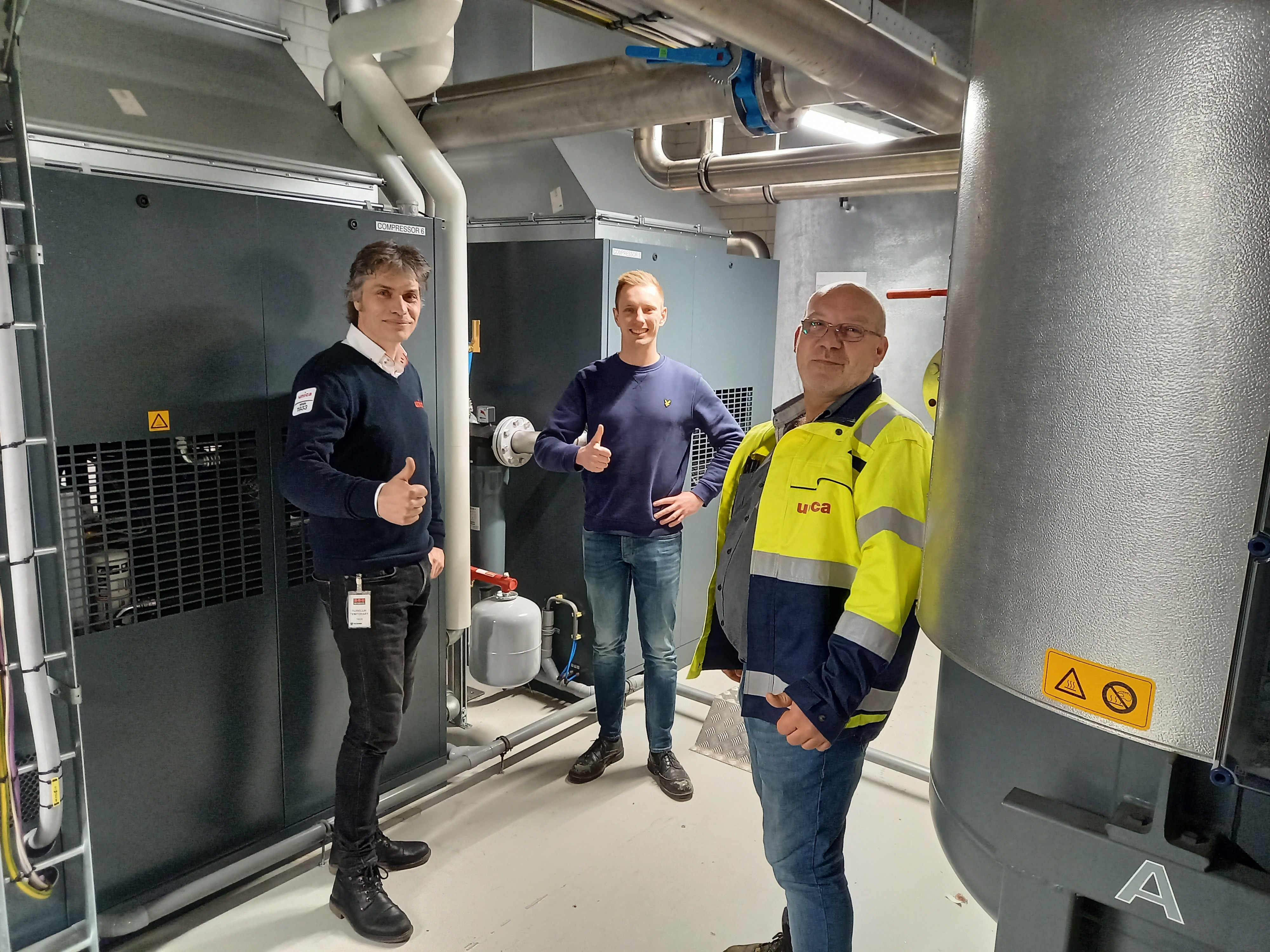 Peter Helmus (midden op foto) en Gerolt Feikens, adviseur bij Unica (links op foto). De realisatie werd geleid door André Klinkhamer, projectleider bij Unica (rechts op foto)